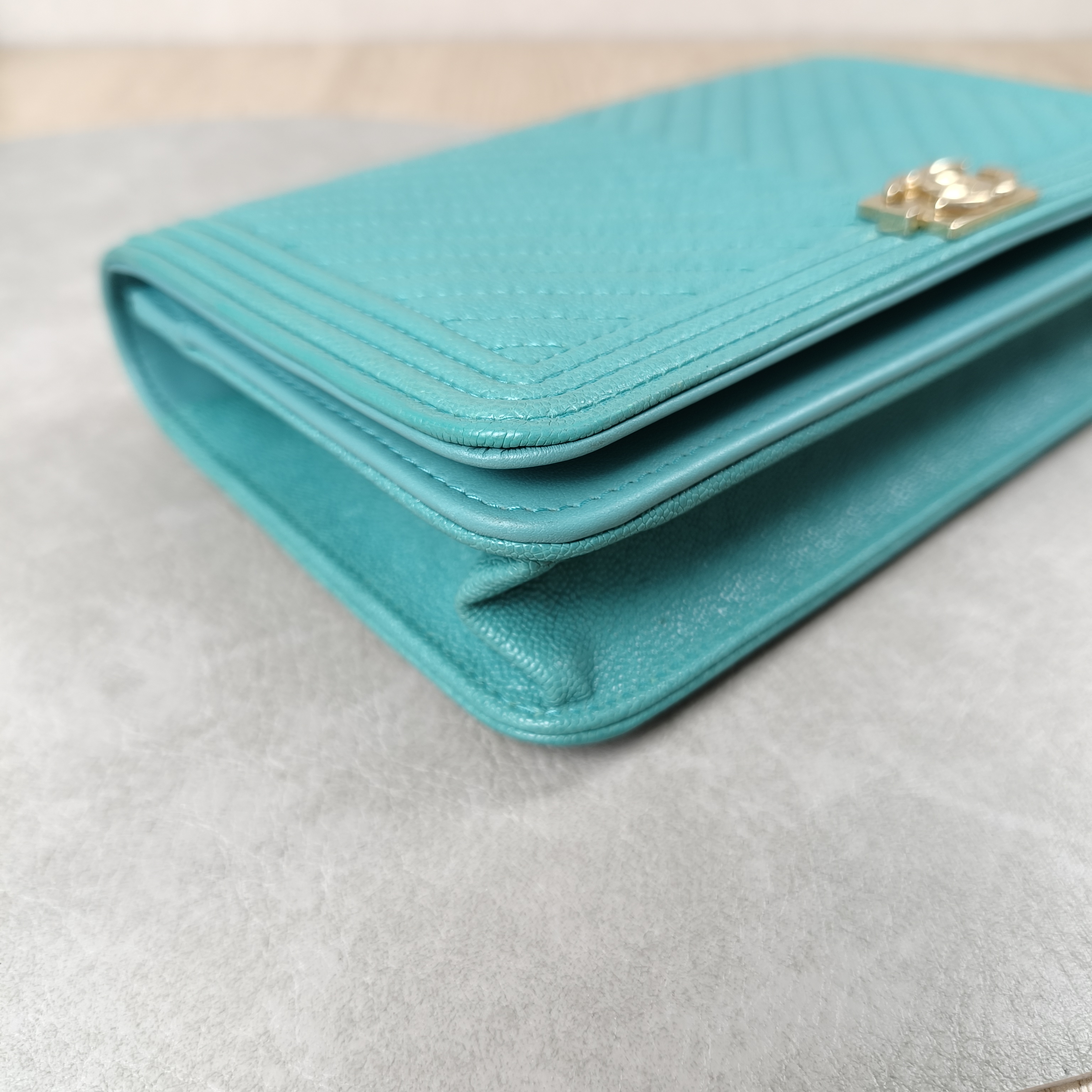 Chanel Crossbody Bag Le Boy WOC v Calfskinmini19.2 × 3.5 × 12.3 cm — cover view 9 of 10