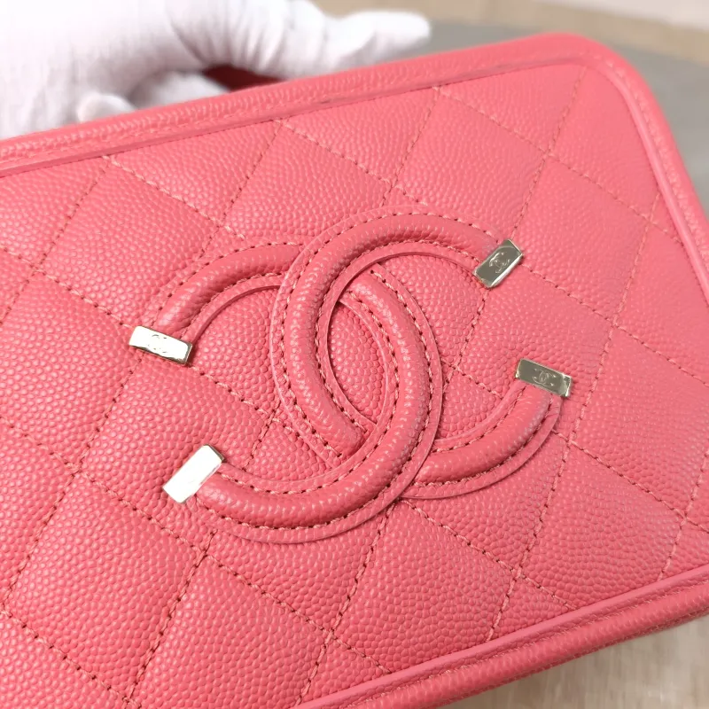 Chanel Crossbody Bag CC Filigree Vanity Cosmetic Bag Pink Grained Calfskin Small 17 × 7 × 13 cm 29 — detail view 10 of 15