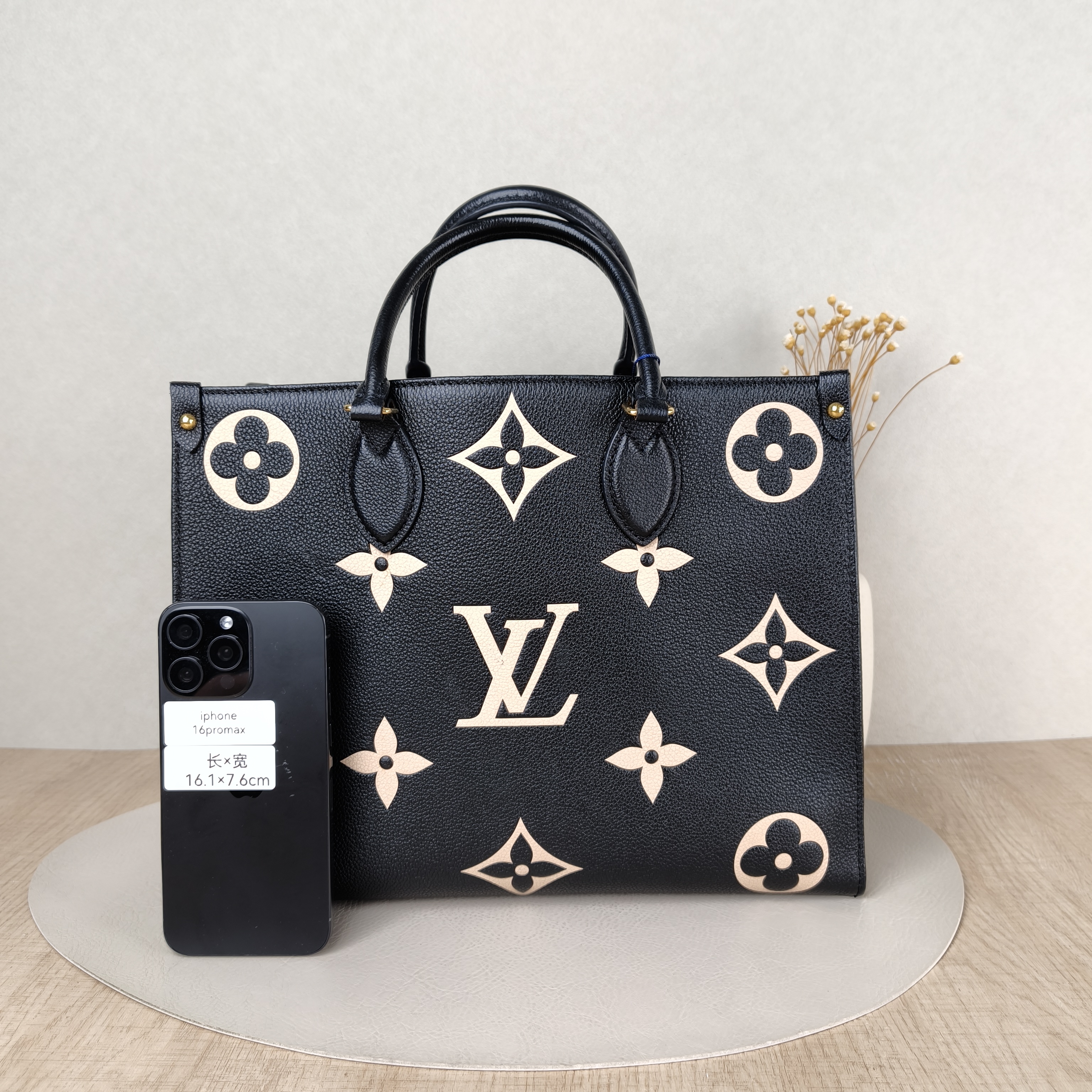 Louis Vuitton Shoulder Bag Onthego Medium Black · White Monogram Empreinte Embossed Calfskin Medium35 × 14 × 27 cm — cover view 3 of 5