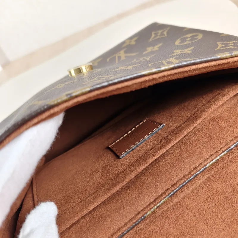 Louis Vuitton Crossbody Bag Locky BB Caramel PVC BB 20 × 7.5 × 16 cm — detail view 14 of 14