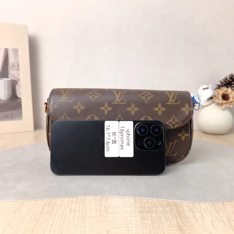 Louis Vuitton Crossbody Bag IVY Monogram PVC Small 23.5 × 4.3 × 12 cm — cover view 4 of 6
