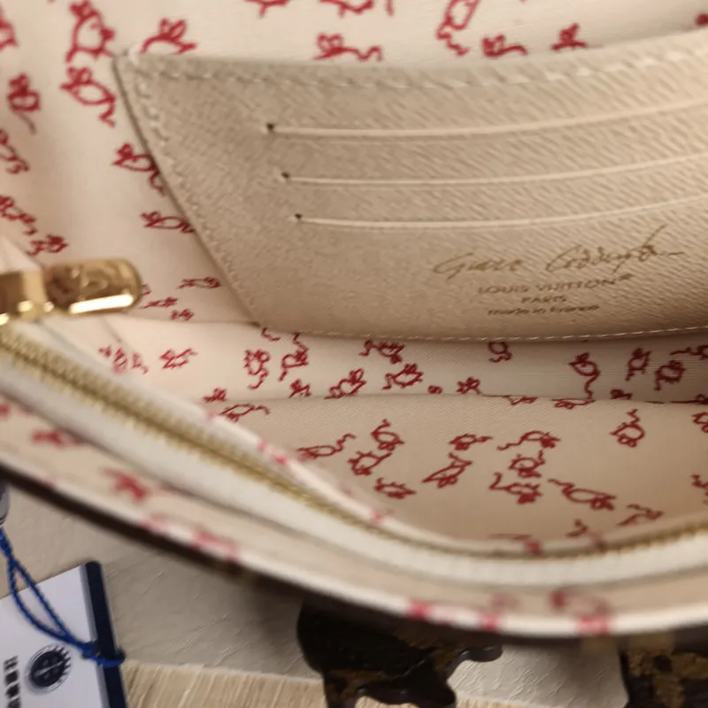 Louis Vuitton Crossbody Bag IVY Monogram PVC Small 23.5 × 4.3 × 12 cm — detail view 6 of 11
