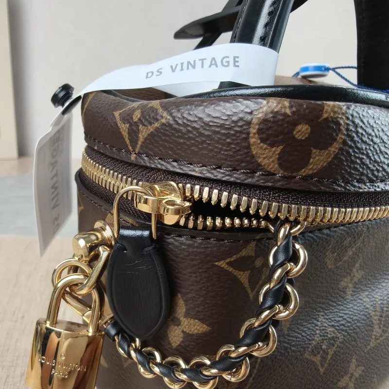 Louis Vuitton Shoulder Bag VANITY Cosmetic Bag Monogram PVC Small 19 × 11 × 13 cm — detail view 12 of 12