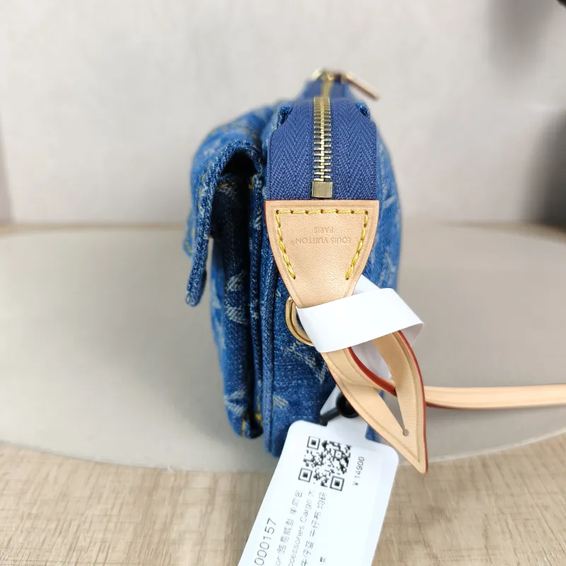 Louis Vuitton Shoulder Bag Pochette Accessories Cargo One Size 23.5 × 3 × 14 cm — detail view 5 of 11