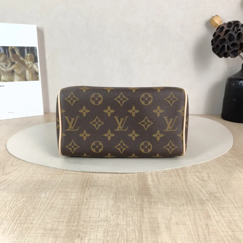 Louis Vuitton Crossbody Bag Speedy20 Shoulder Strap PVC Small 20.5 × 12 × 13.5 cm — cover view 2 of 5
