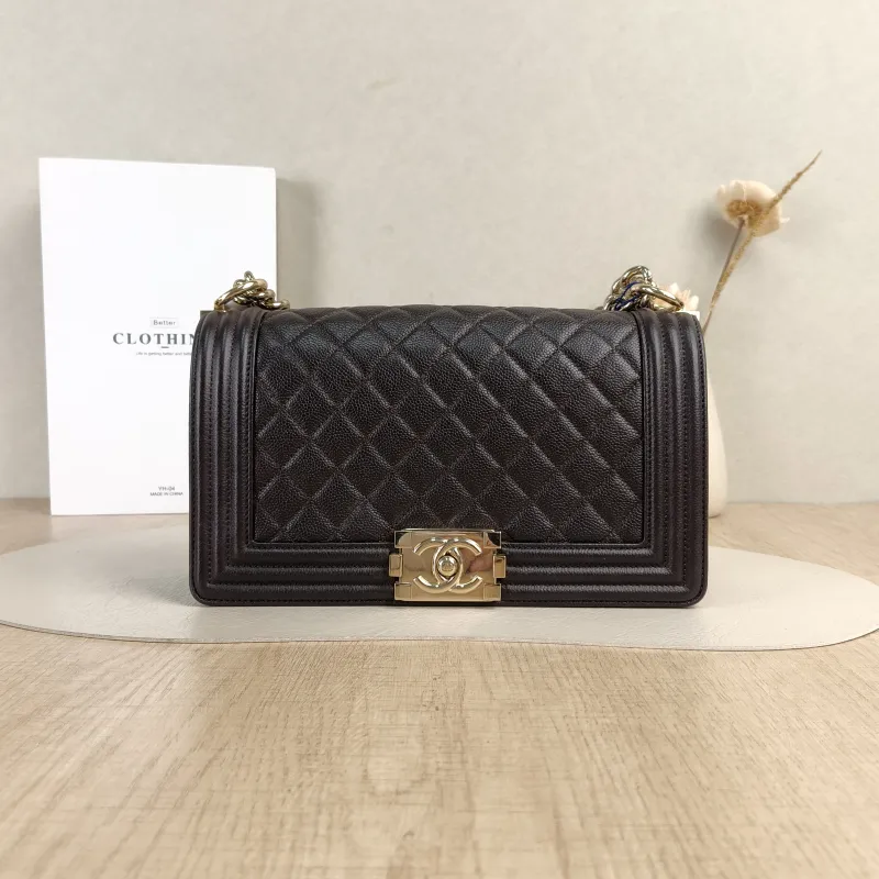 Chanel Crossbody Bag Le Boy​ Calfskin Medium25 × 9 × 15 cm