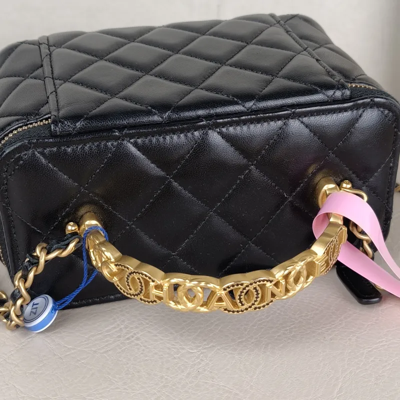 Chanel Crossbody Bag Edition Black Lambskin Mini 16 × 8 × 9.5 cm — detail view 5 of 13