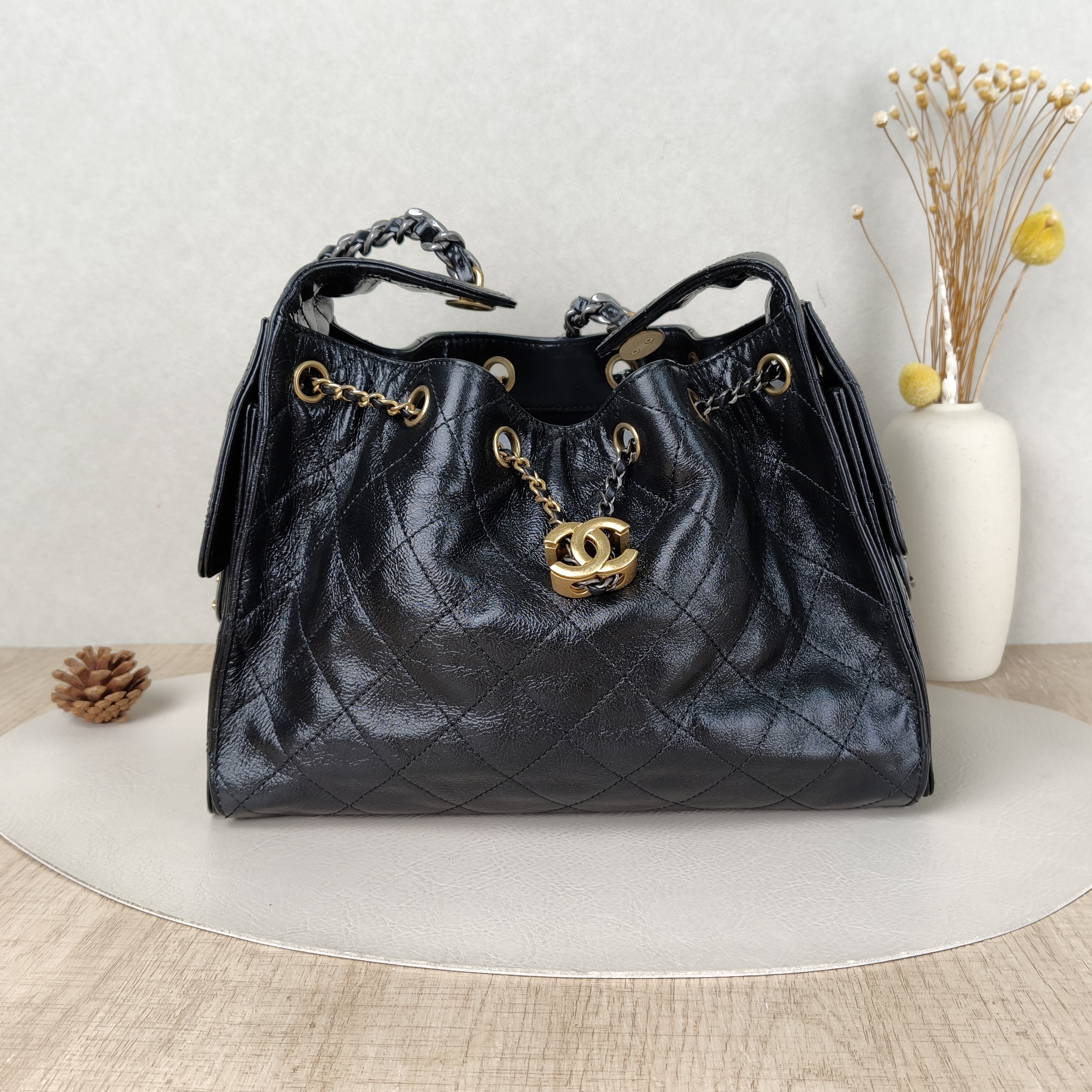 Chanel Shoulder Bag25Bag Black Waxed Leather Calfskin Small26 × 14 × 30 cm