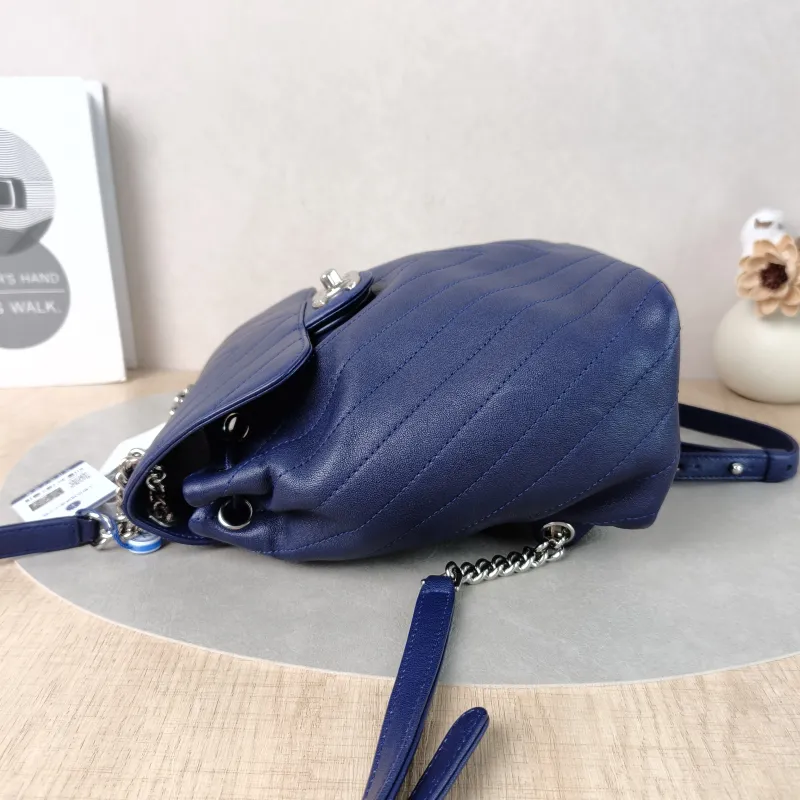Chanel Backpackv Backpack Navy Lambskin Small18 × 11 × 23 cm — detail view 3 of 15
