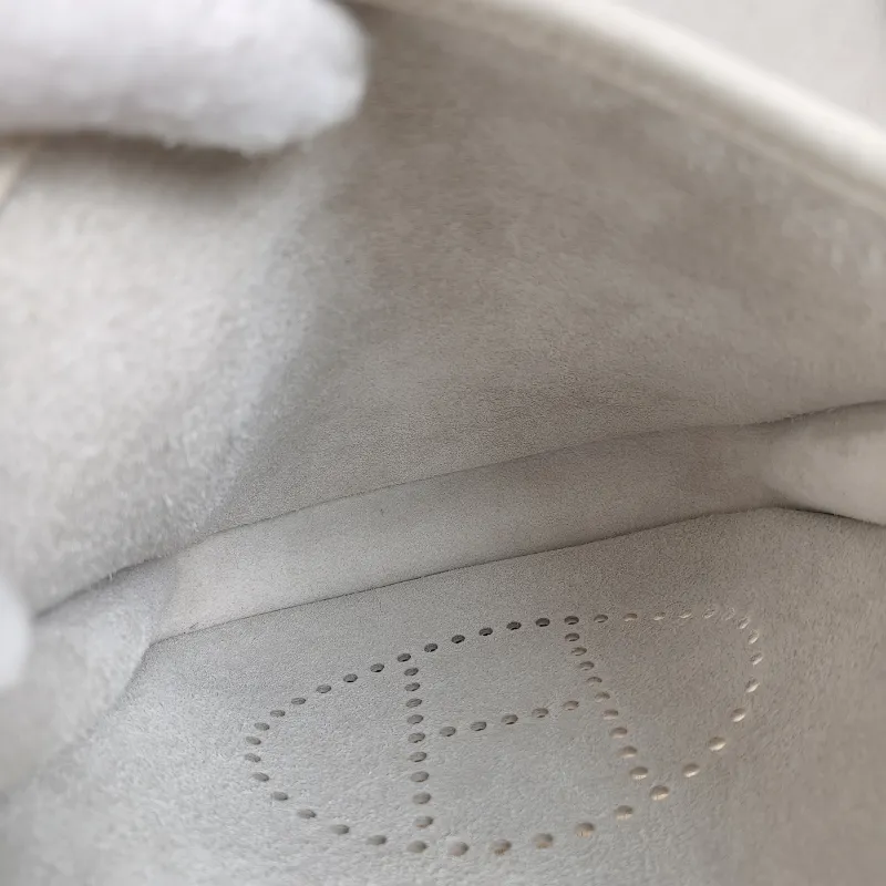 Hermès Crossbody Bag Evelyne 23 23 10Craie Taurillon Clemence TC Calfskin 23 × 6 × 24 cm G — detail view 11 of 11