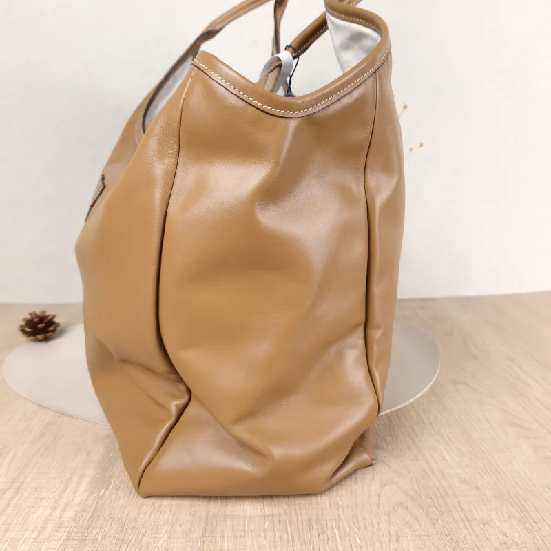 Miumiu Shoulder Bag IVY Tote Shopping Tote CC alfskin 38 × 18 × 38 cm — detail view 7 of 12