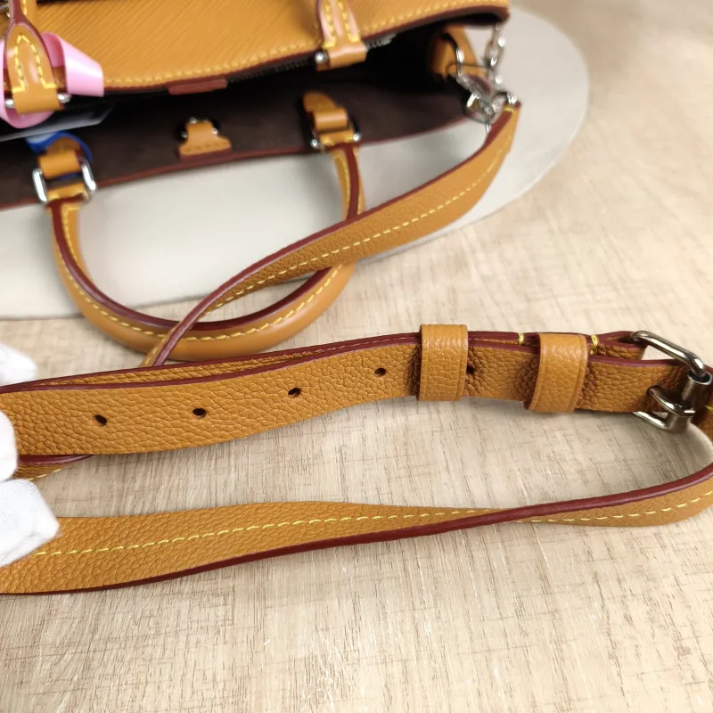 Louis Vuitton Crossbody Bag Marelle Tote Top Handle Bag Epi Embossed Calfskin Medium 30 × 13 × 21 cm — detail view 1 of 12