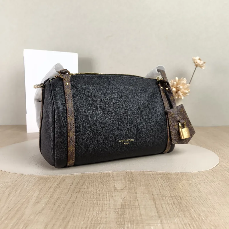 Louis Vuitton Shoulder Bag EXPRESS Shoulder Bag Black Calfskin Small26 × 13.5 × 17 cm — cover view 2 of 5