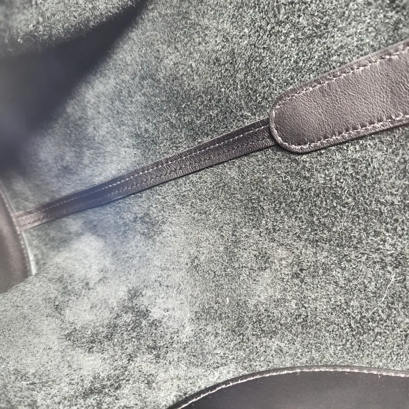 Hermès Top Handle Bag In-the-Loop 23 89Black Taurillon Clemence TC Calfskin Medium 23 × 15 × 25 cm B — detail view 5 of 12