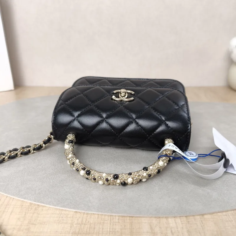 Chanel Crossbody Bag26c Pearl Black Lambskinmini15 × 5.5 × 10.5 cm — detail view 11 of 19