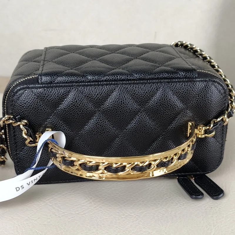 Chanel Crossbody Bag Edition Black Grained Calfskinmini16 × 8 × 9.5 cm — detail view 4 of 16