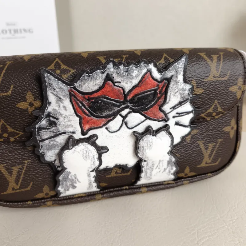 Louis Vuitton Crossbody Bag IVY Monogram PVC Small 23.5 × 4.3 × 12 cm — detail view 8 of 11