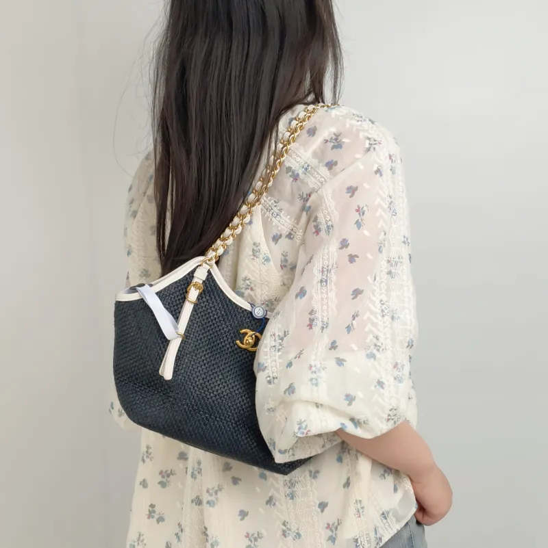 Chanel Shoulder Bag White Woven One Size19 × 7 × 20 cm — on-model view 1 of 2