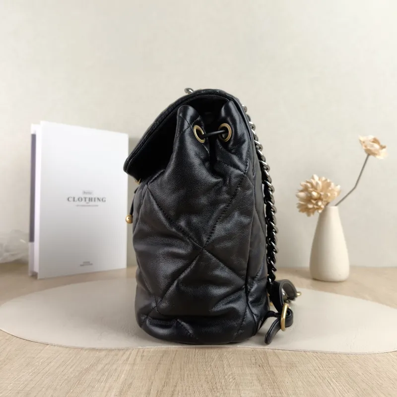Chanel Backpack19Bag Backpack Black Lambskinmini22 × 16 × 26 cm — detail view 5 of 12