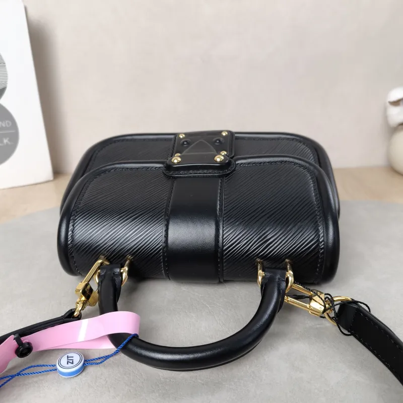 Louis Vuitton Crossbody Bag Hide and Seek Messenger Bag Black Epi Embossed Calfskin One Size21 × 8 × 15 cm — detail view 5 of 18