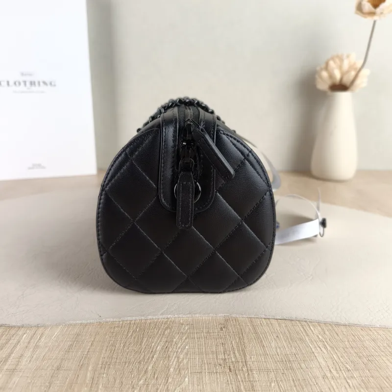 Chanel Crossbody Bag Bowling Bag soblack Black Lambskin One Size 18.5 × 11 × 11.5 cm — detail view 8 of 10