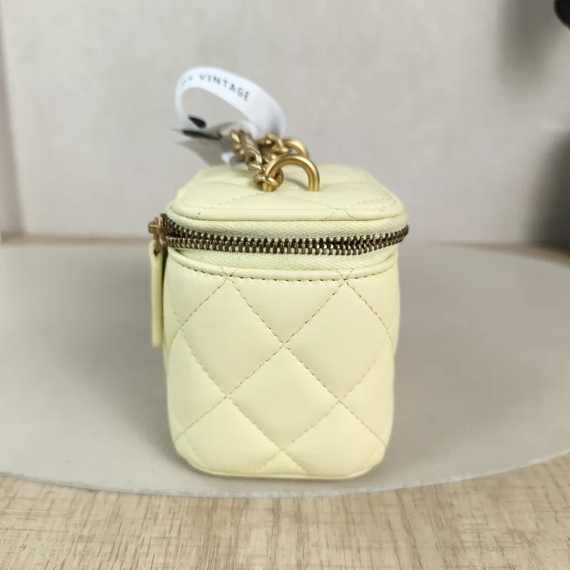 Chanel Crossbody Bag Edition Yellow Lambskin One Size 10 × 7 × 9 cm — detail view 12 of 12