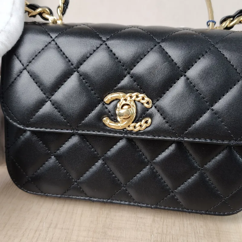 Chanel Crossbody Bag Crossbody Bag Black Lambskin One Size 17 × 5 × 12 cm — detail view 11 of 14
