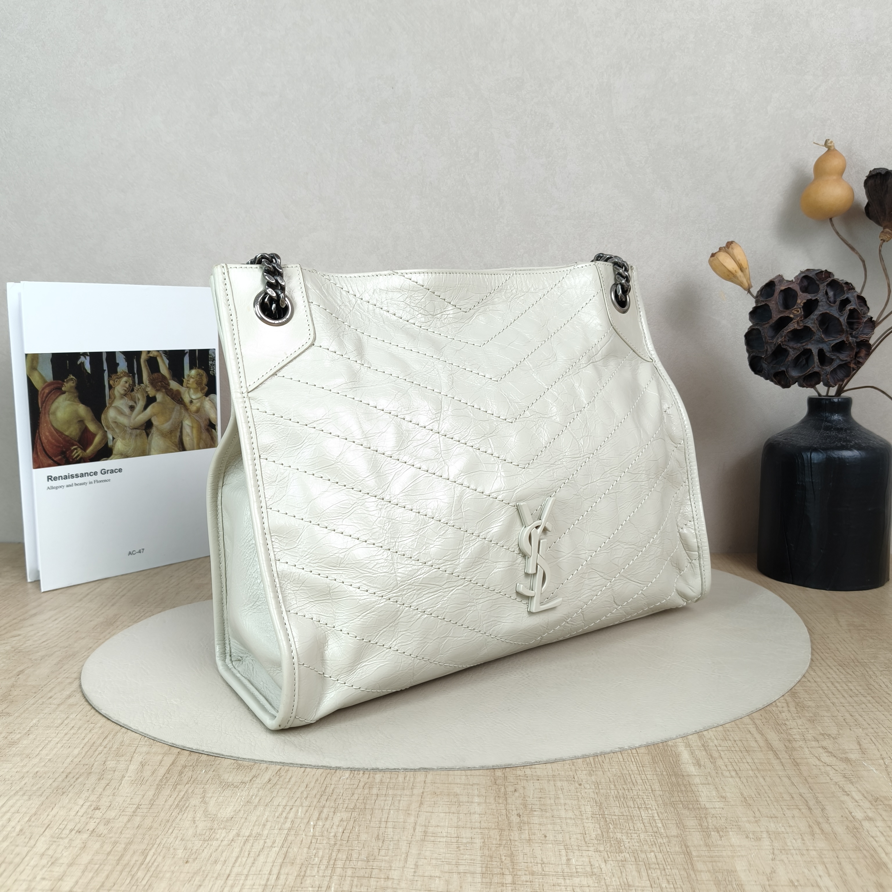 SAINT LAURENT Shoulder Bag NIKI SHOPPING Shopping Tote White Calfskin Medium33 × 11.5 × 27 cm — cover view 3 of 5