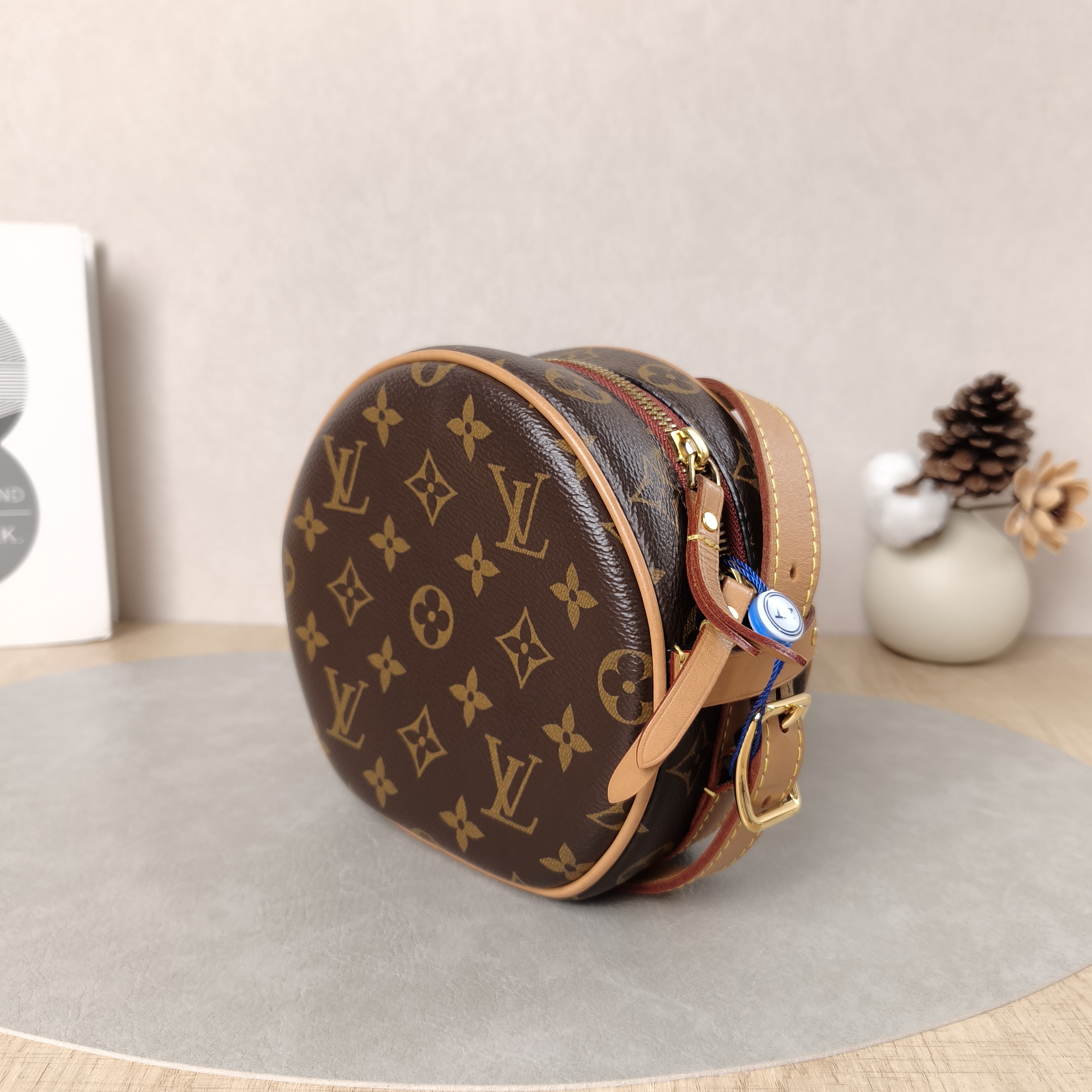 Louis Vuitton Crossbody Bag BOITE CHAPEAU SOUPLE Monogram PVC Small17 × 8 × 17 cm — cover view 4 of 6