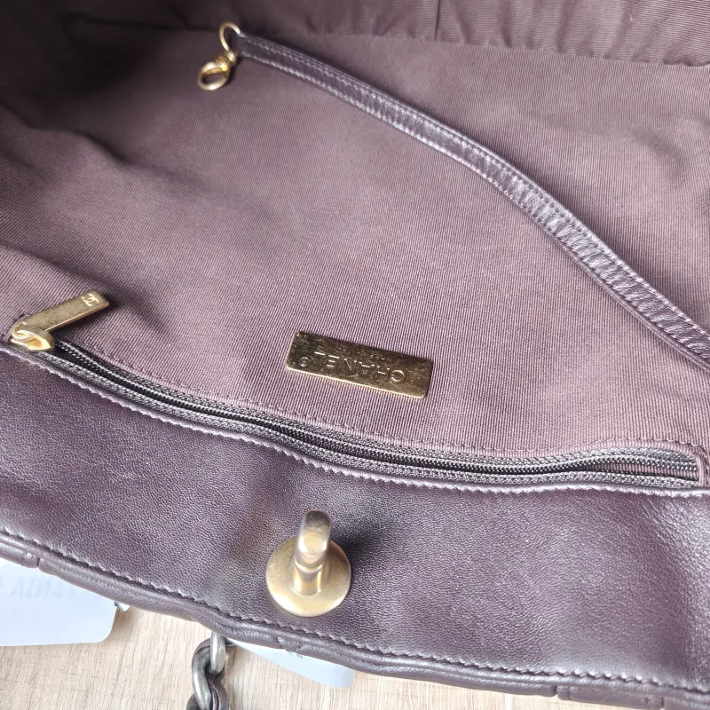 Chanel Shoulder Bag 19 bag Tote Bag Lambskin One Size 33 × 10.5 × 23 cm — detail view 6 of 10