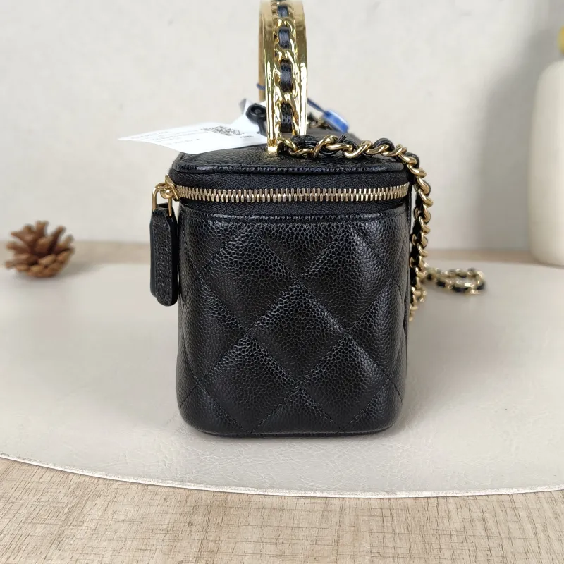Chanel Crossbody Bag Edition Black Grained Calfskinmini16 × 8 × 9.5 cm — detail view 8 of 16