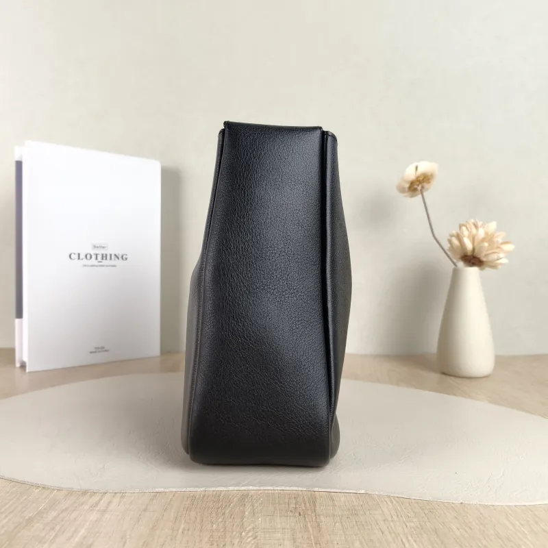 SAINT LAURENT Shoulder Bag LE 5 À 7 Hobo Black Calfskin Small 22 × 8.5 × 23 cm — detail view 5 of 11