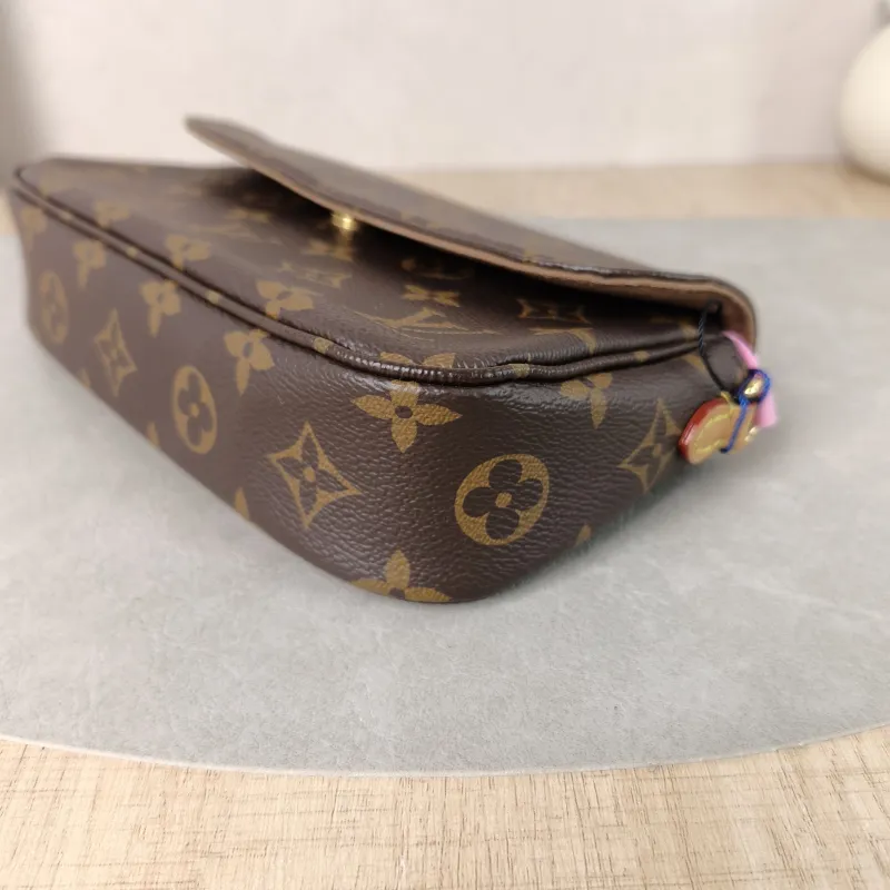 Louis Vuitton Crossbody Bag IVY Monogram PVC Small23.5 × 4.3 × 12 cm — detail view 6 of 12