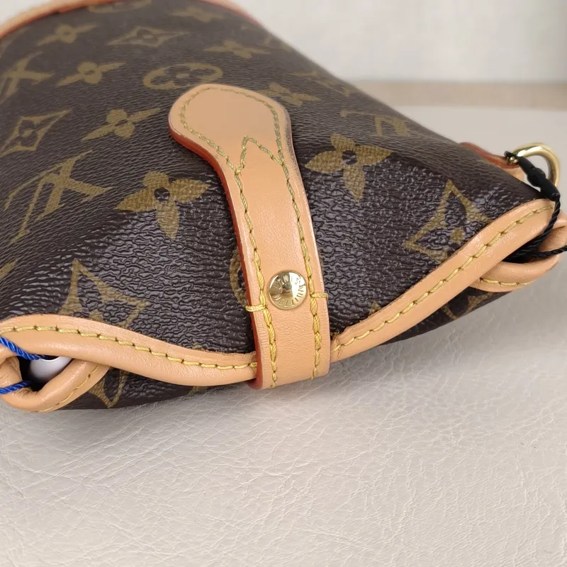 Louis Vuitton Crossbody Bag Fold Me Monogram PV Cmini14.5 × 6.5 × 18 cm — detail view 9 of 9