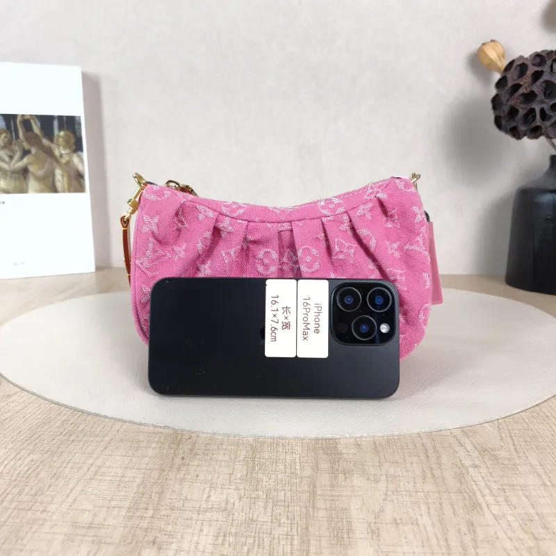 Louis Vuitton Shoulder Bag Pochette Valley Red One Size21 × 7 × 15 cm — cover view 3 of 5
