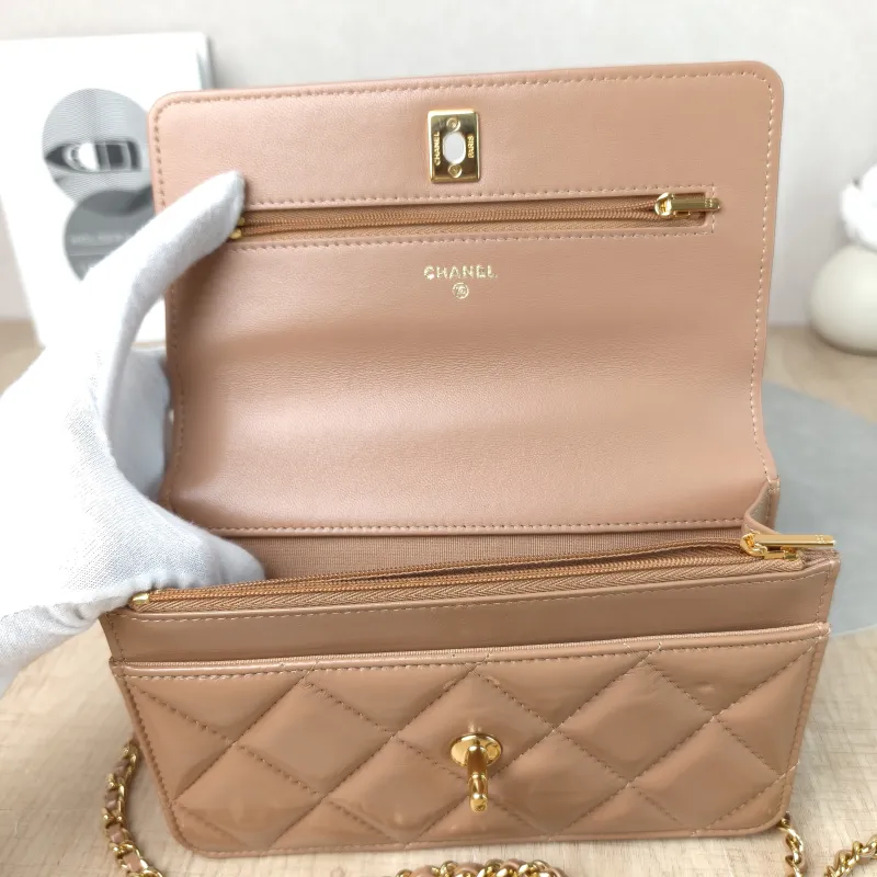 Chanel Crossbody Bag woc Brown Lambskin One Size19.2 × 3.5 × 12.3 cm — detail view 4 of 13