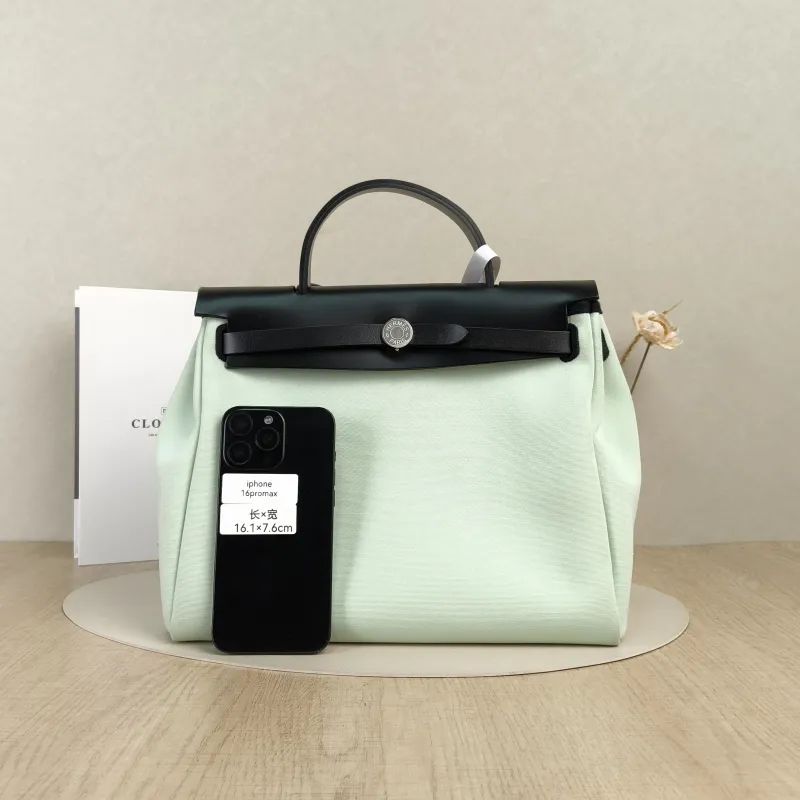 Hermès Shoulder Bag Herbag 31 Green Canvas Medium31 × 10 × 25 cm — cover view 4 of 5