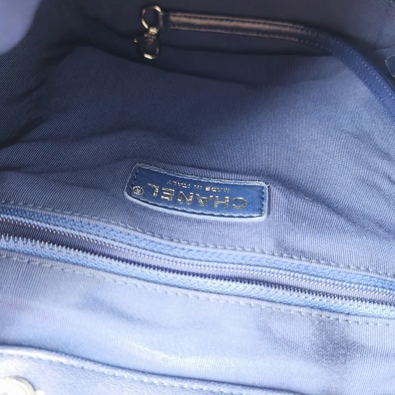 Chanel Backpackv Backpack Navy Lambskin Small18 × 11 × 23 cm — detail view 13 of 15