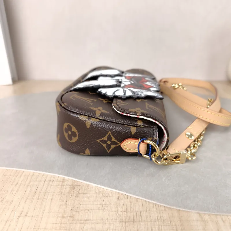Louis Vuitton Crossbody Bag IVY Monogram PVC Small 23.5 × 4.3 × 12 cm — detail view 7 of 13