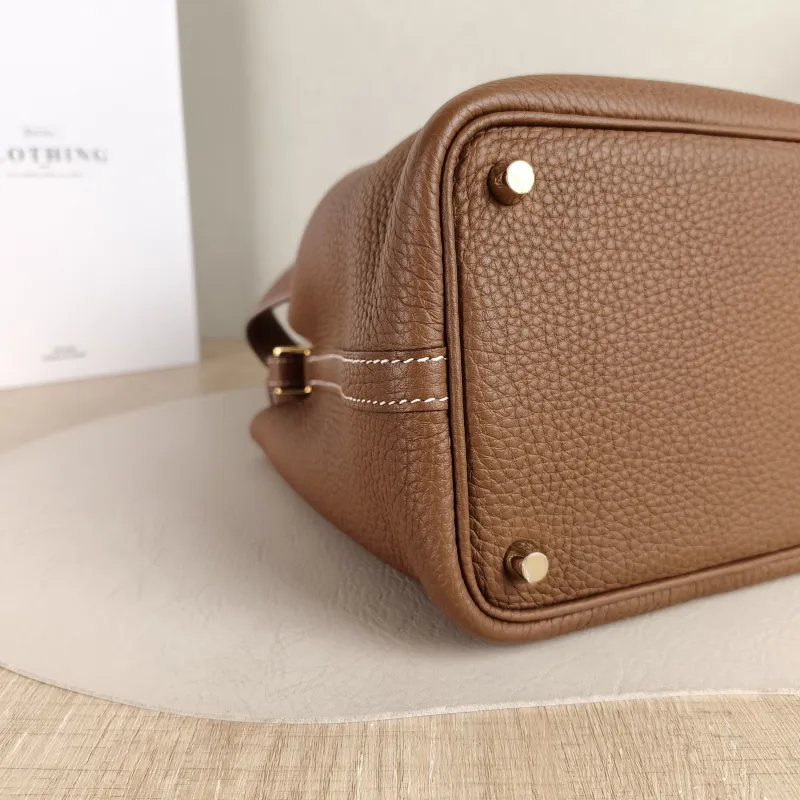 Hermès Top Handle Bag Picotin Lock 18 18 TC Calfskin Small 18 × 13 × 19 cm B — detail view 9 of 10