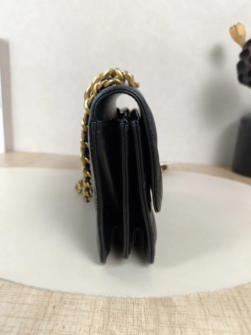 Chanel Crossbody Bag Crossbody Bag Black Lambskin One Size19.5 × 4 × 14.5 cm — detail view 11 of 14