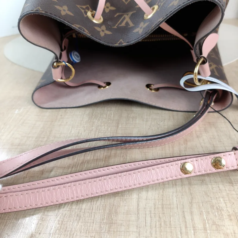 Louis Vuitton Shoulder Bag NÉONOÉ Bucket Bag PVC Medium 26 × 17.5 × 26 cm — detail view 3 of 10