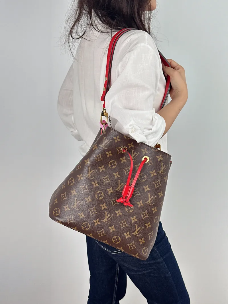 Louis Vuitton Shoulder Bag NÉONOÉ Bucket Bag PVC Medium 26 × 17.5 × 26 cm — on-model view 1 of 2