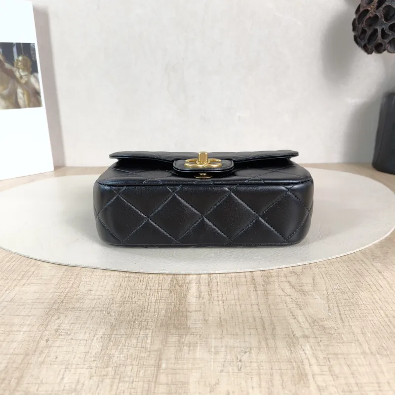 Chanel Crossbody Bag Pearl Black Calfskin Small 19 × 6 × 13 cm — cover view 3 of 6