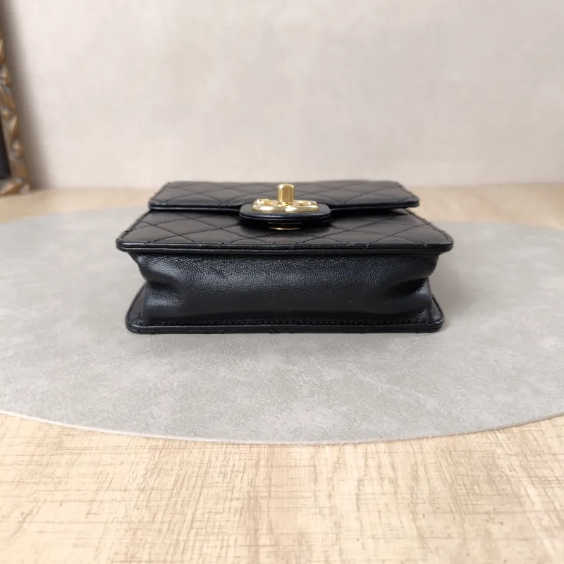 Chanel Crossbody Bag Crossbody Bag Black Calfskin15.5 × 5 × 15 cm — cover view 3 of 5