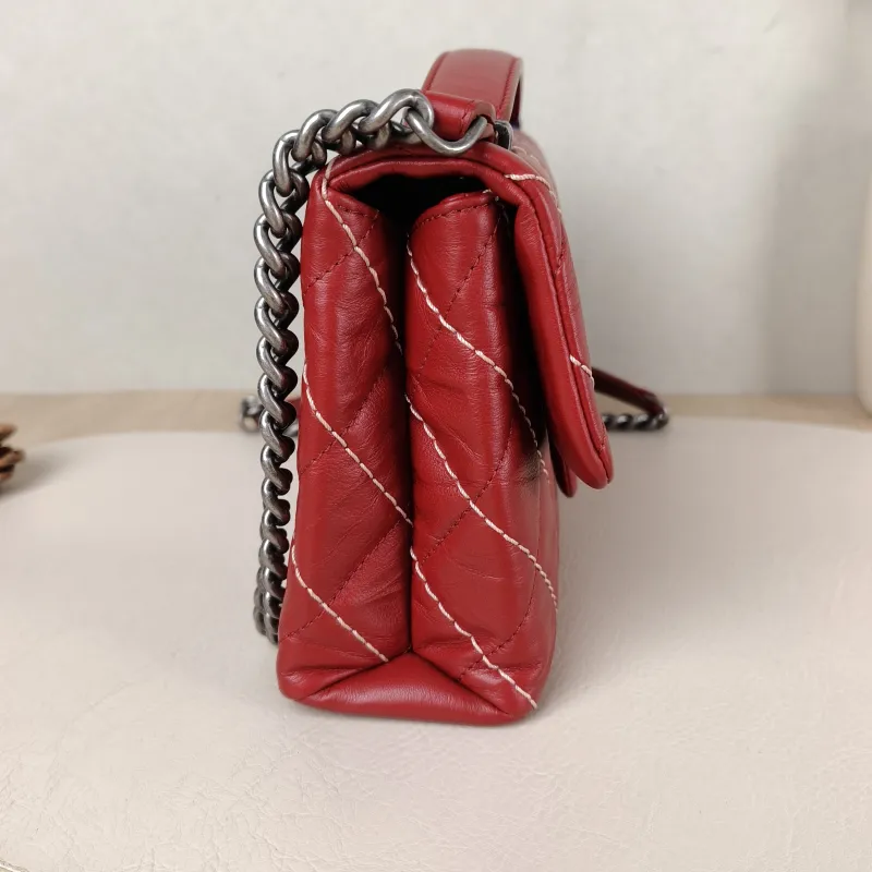 Chanel Crossbody Bag Chain Bag Red Calfskin 22 × 6.5 × 14 cm 23 — detail view 9 of 15