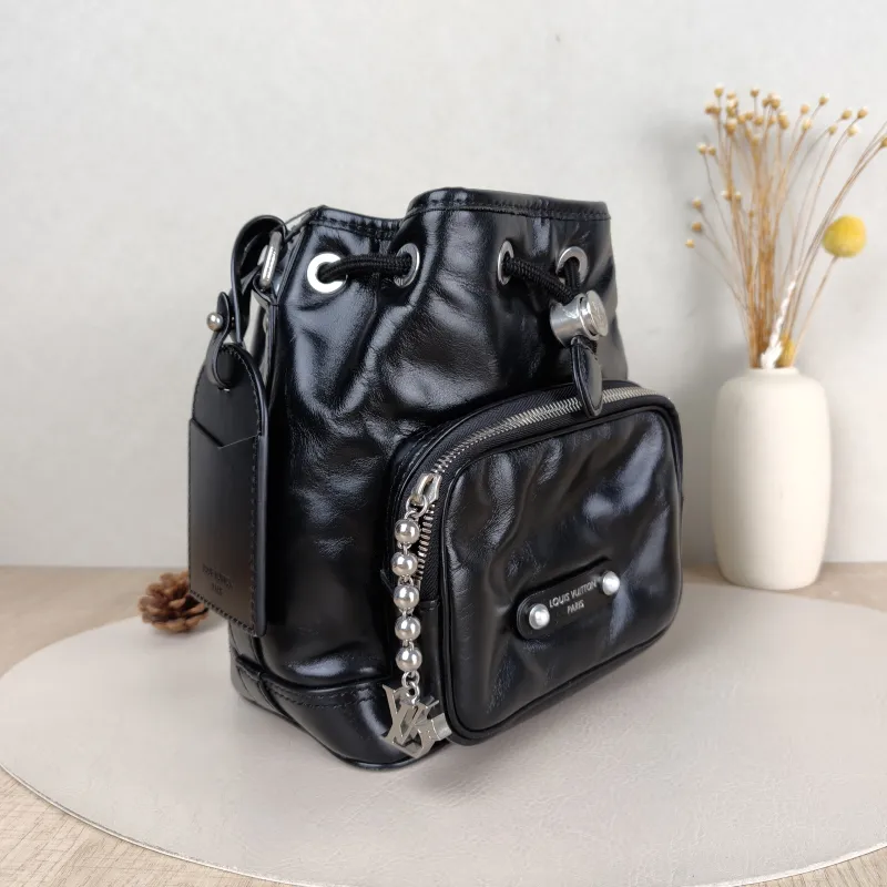 Louis Vuitton Shoulder Bag NOÉ CARGO Bucket Bag Black Calfskin Small 22 × 16 × 24 cm — cover view 4 of 5