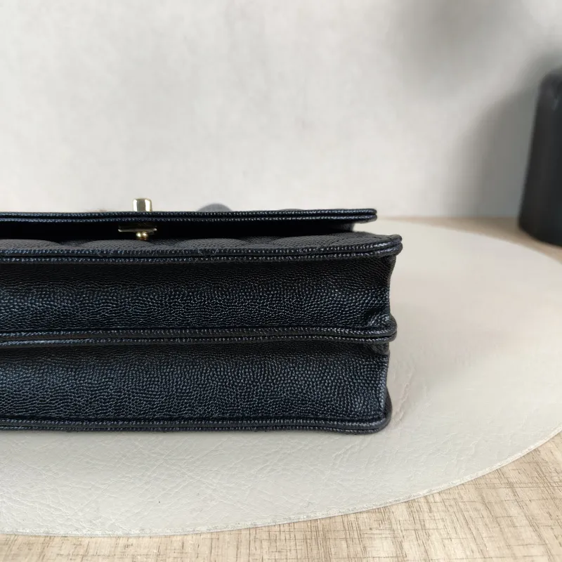 Chanel Crossbody Bag Black Calfskin One Size18.5 × 6 × 11 cm — detail view 9 of 12