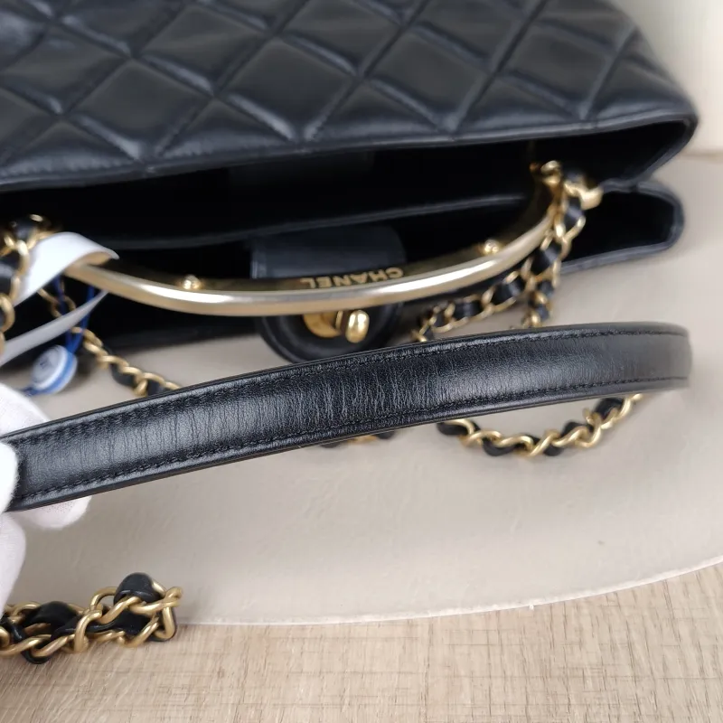 Chanel Shoulder Bag Tote Bag Black Calfskin Large 28 × 11 × 19 cm — detail view 3 of 13