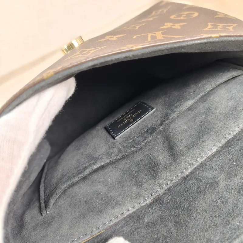 Louis Vuitton Crossbody Bag Locky BB Black PVCBB20 × 7.5 × 16 cm — detail view 3 of 12